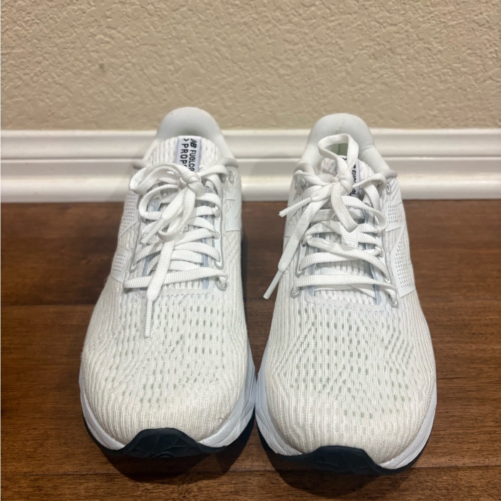 NB Women's White FuelCell Propel V5 || size 7 - Picture 3 of 9